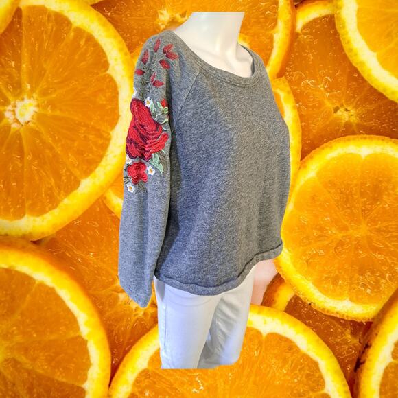Messy Bun Just Chillin Scoop Neck Raw Hem Embroidered Rose Sweatshirt Size M - Picture 1 of 8